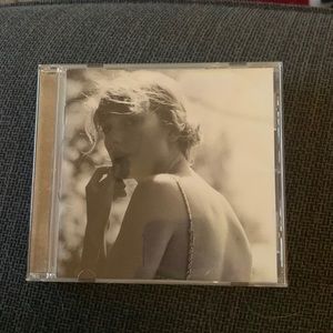 Taylor Swift folklore CD